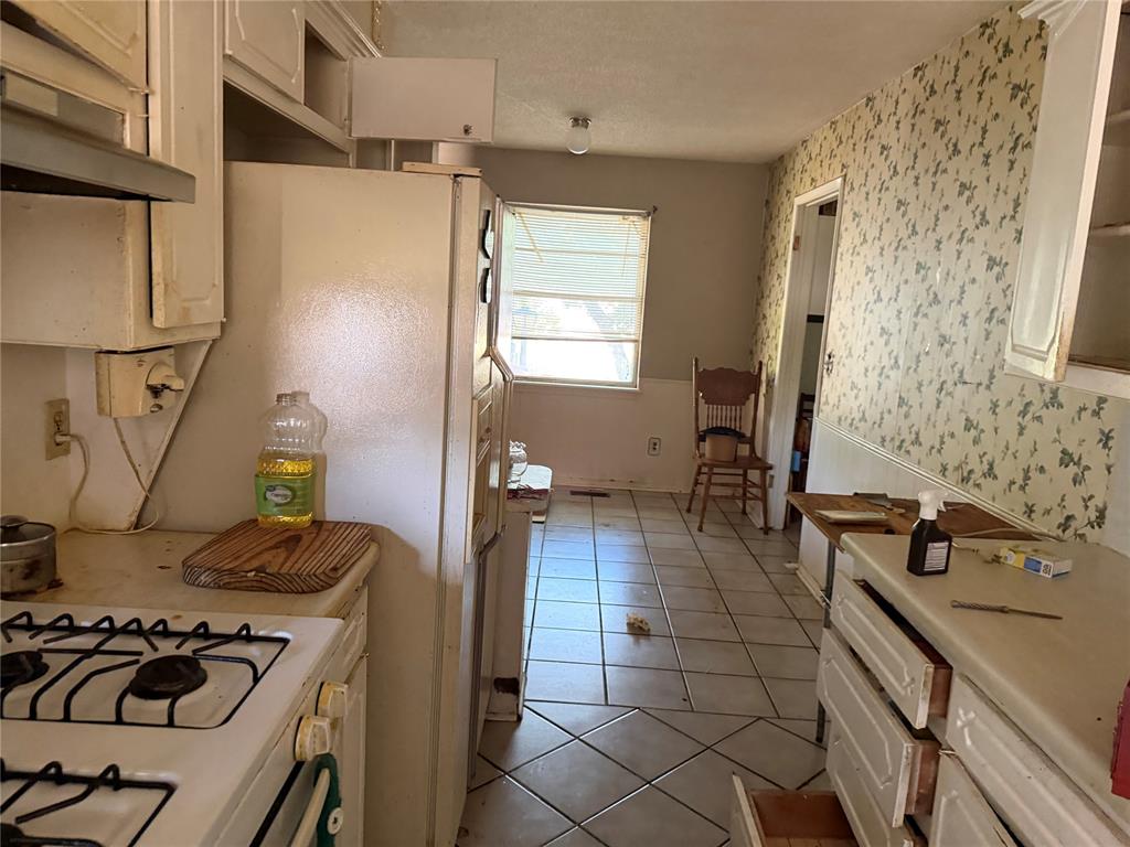 7109 S Shartel Avenue Property Photo 5