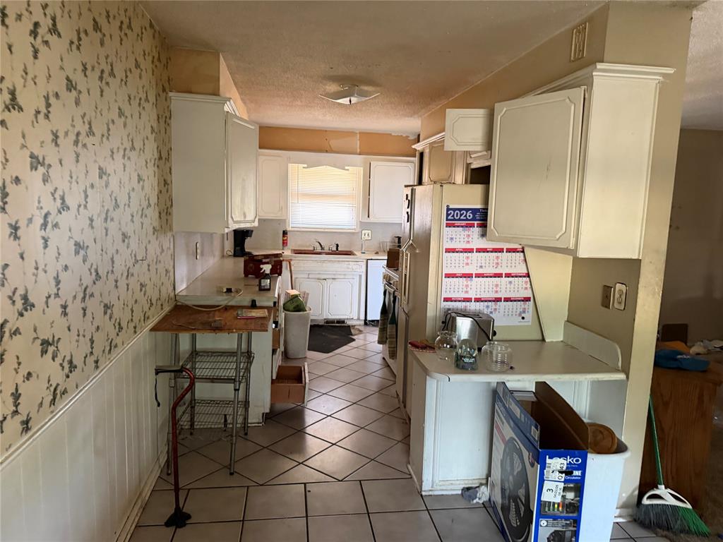 7109 S Shartel Avenue Property Photo 7