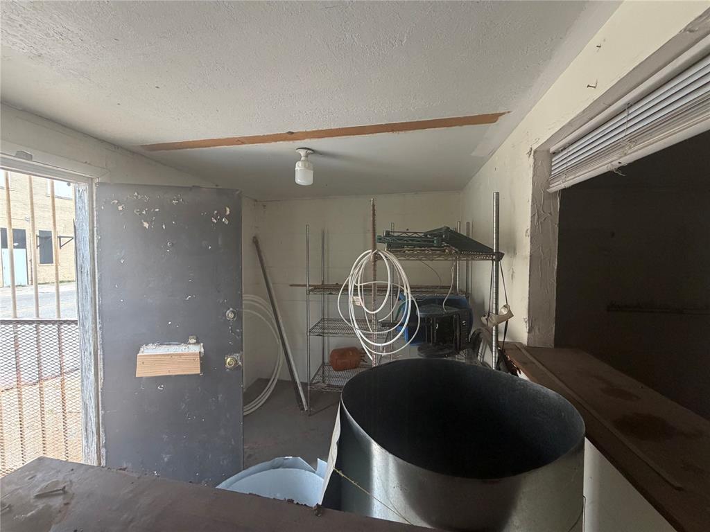 601 E Main Street Property Photo 9