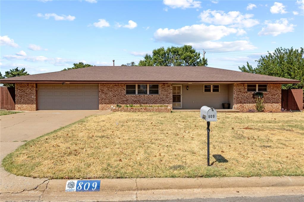 809 E Arlington Avenue Property Photo 1