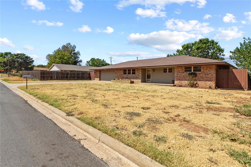 809 E Arlington Avenue Property Photo 3