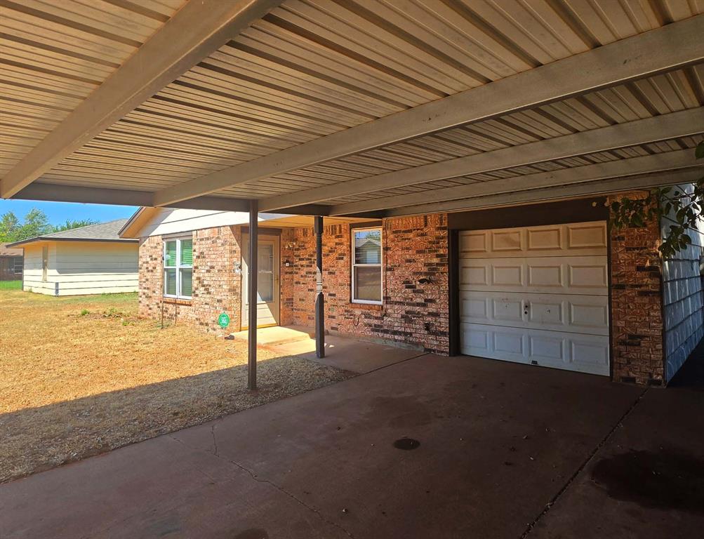 1605 Se 52nd Street Property Photo 2