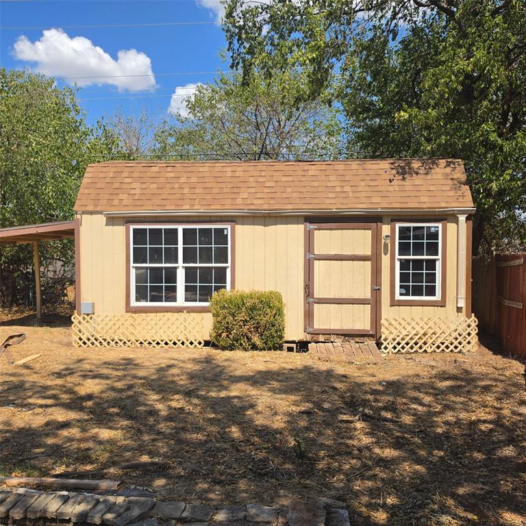 1605 Se 52nd Street Property Photo 3