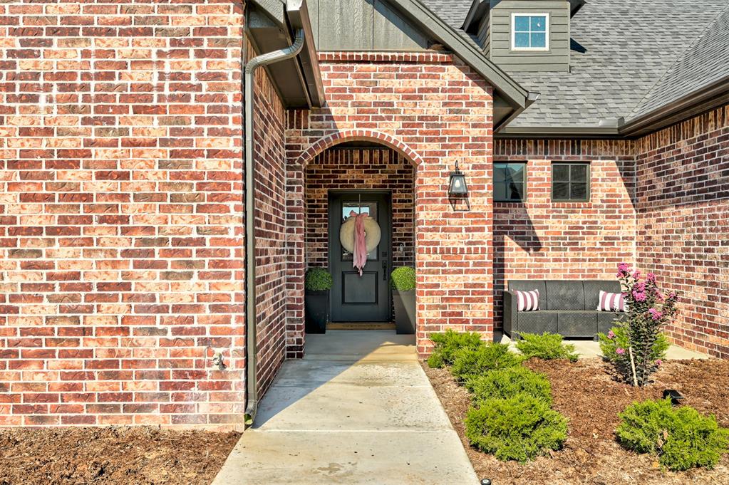 8003 Goldfinch Drive Property Photo 1