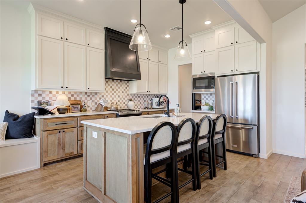 8003 Goldfinch Drive Property Photo 10