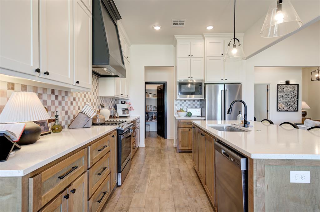 8003 Goldfinch Drive Property Photo 11
