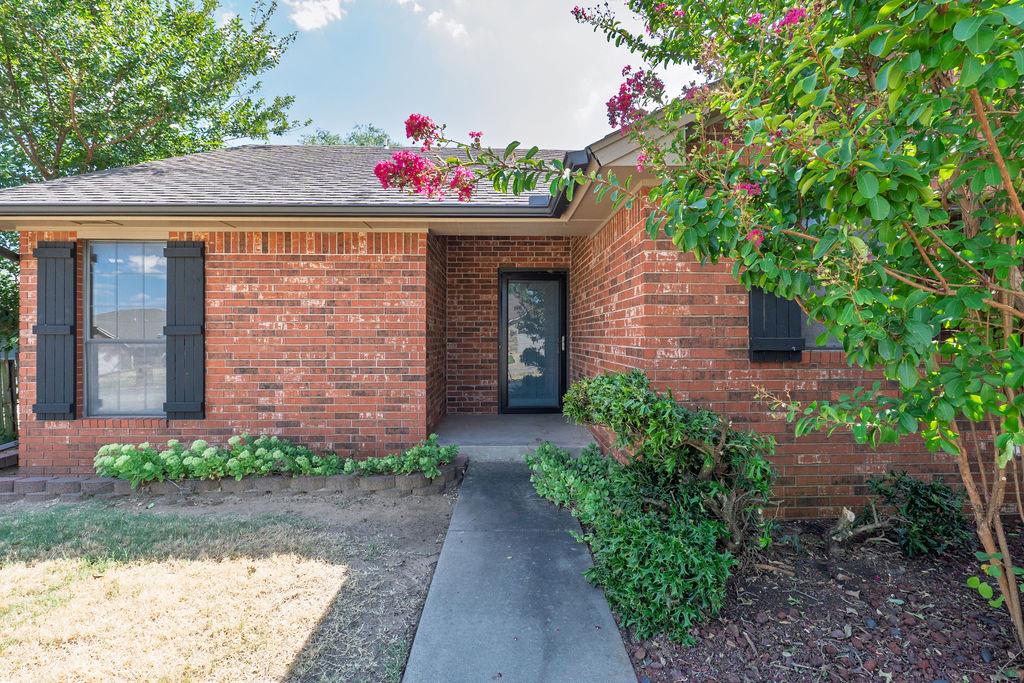 1209 Castle Creek Street Property Photo 3