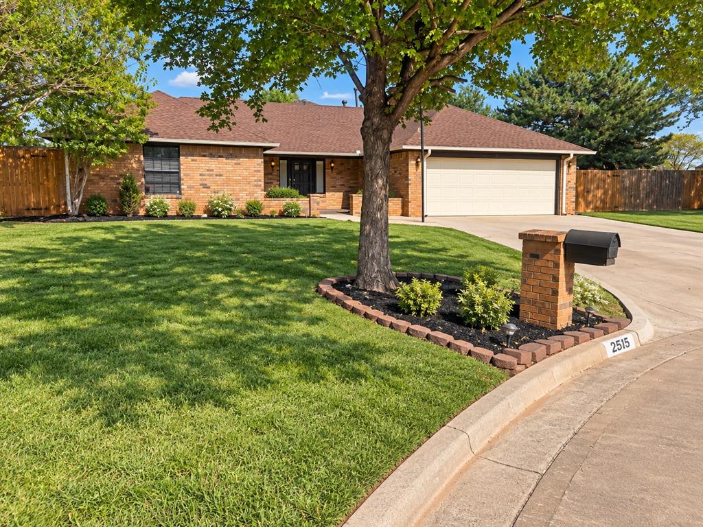 2515 Thomas Circle Property Photo 2