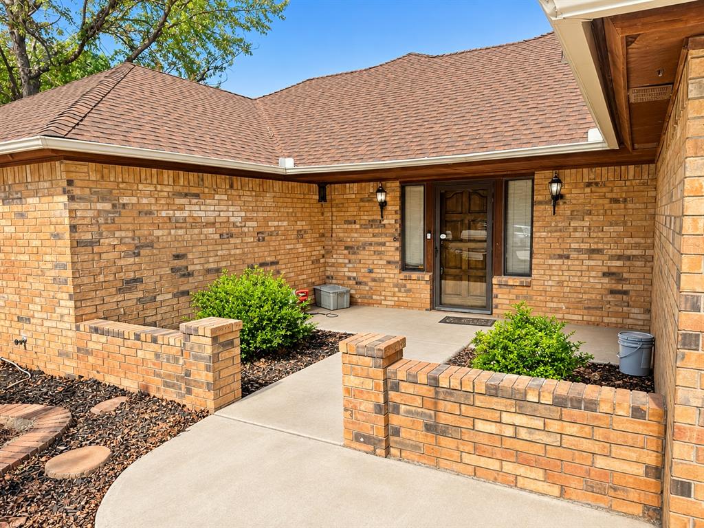 2515 Thomas Circle Property Photo 3