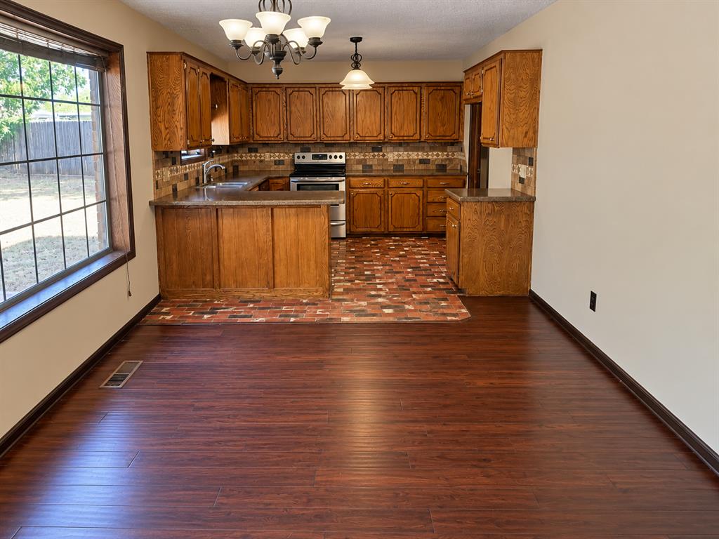 2515 Thomas Circle Property Photo 8