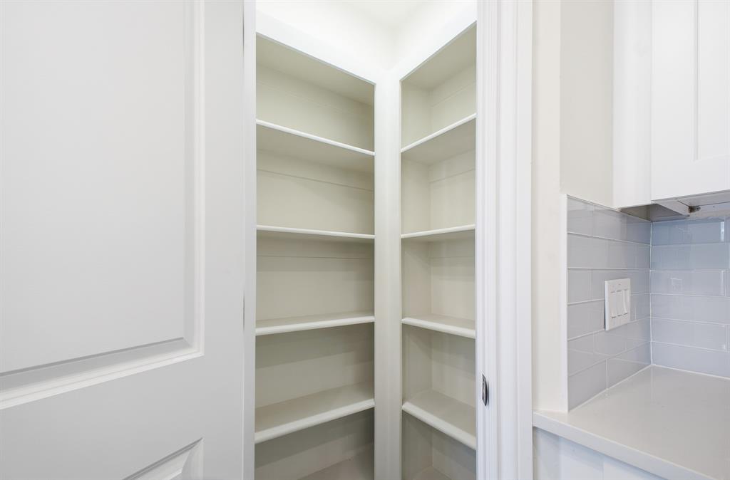 12444 Oak Alley Property Photo 8