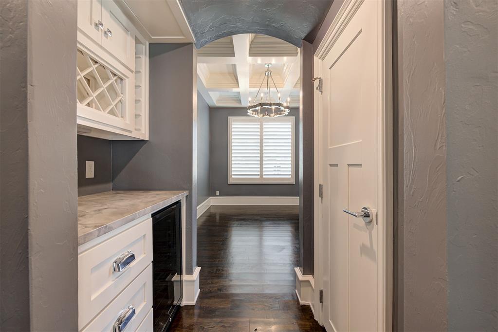 15704 James Thomas Court Property Photo 8