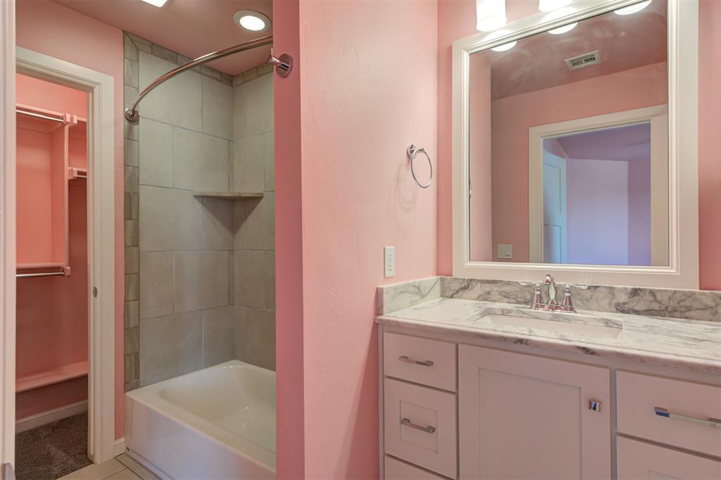 15704 James Thomas Court Property Photo 16