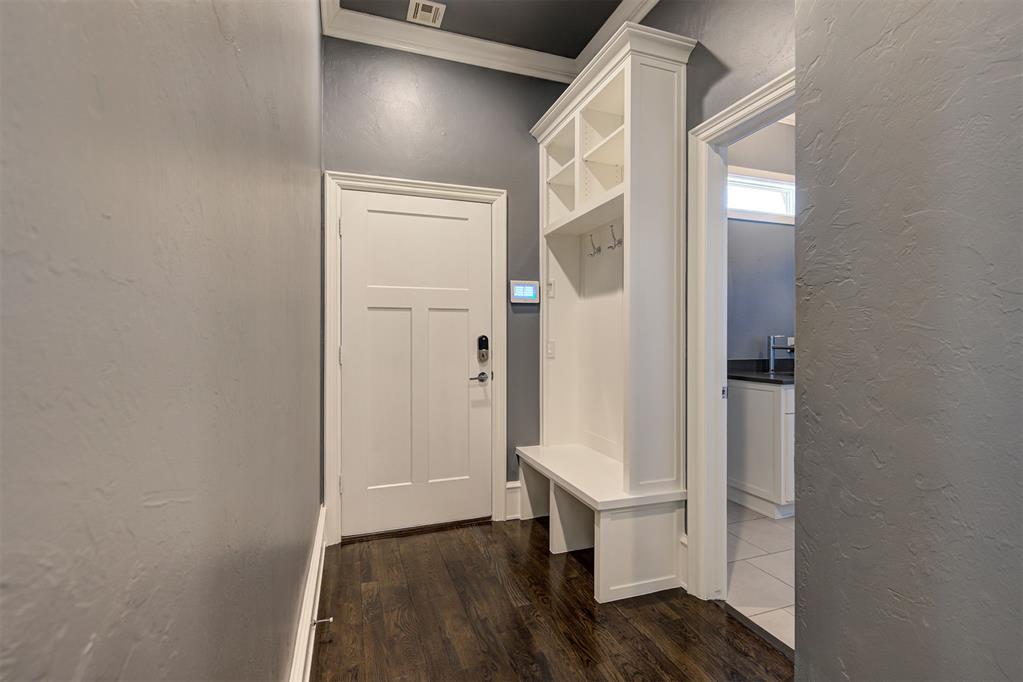 15704 James Thomas Court Property Photo 19