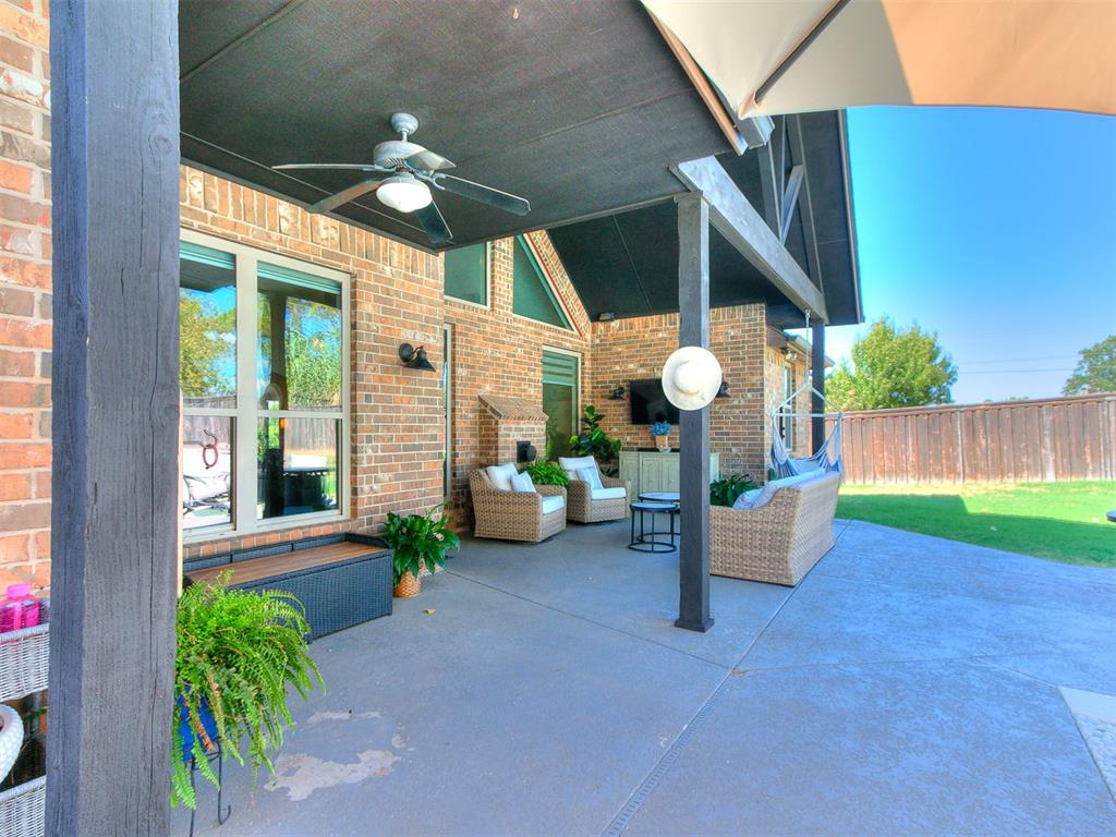 2612 Cheval Pointe Drive Property Photo 3