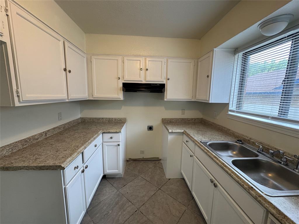 108 London Lane Property Photo 6