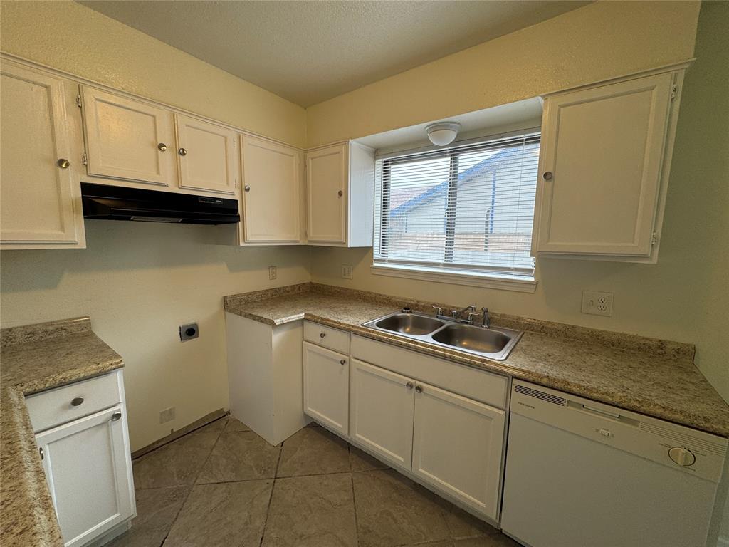 108 London Lane Property Photo 7