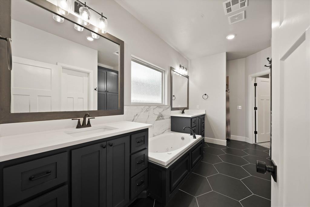 10820 Wild Horse Creek Drive Property Photo 9