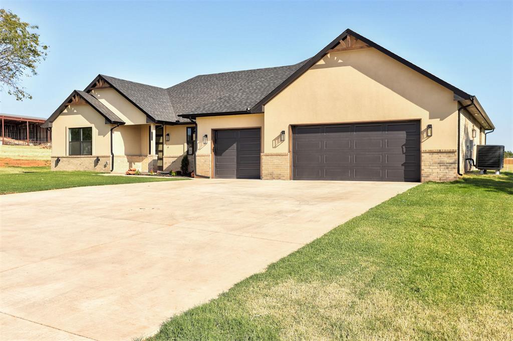 2444 Wolf Creek Bend Property Photo 2