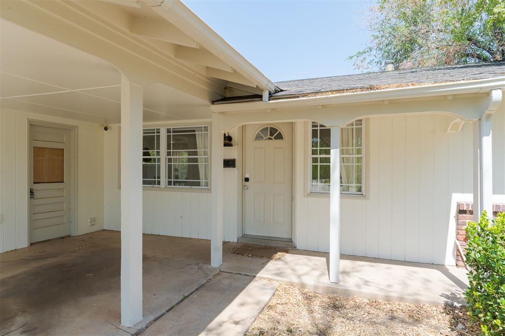 2321 Huntleigh Drive Property Photo 3