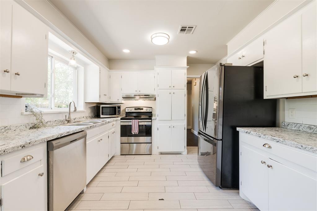 2321 Huntleigh Drive Property Photo 16