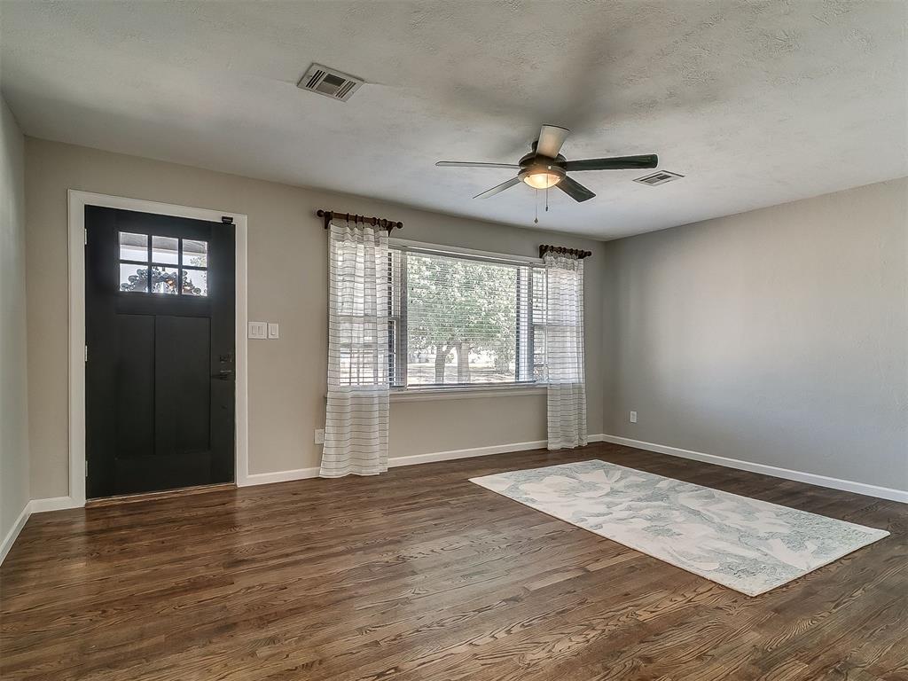 3020 W Fairfield Avenue Property Photo 3