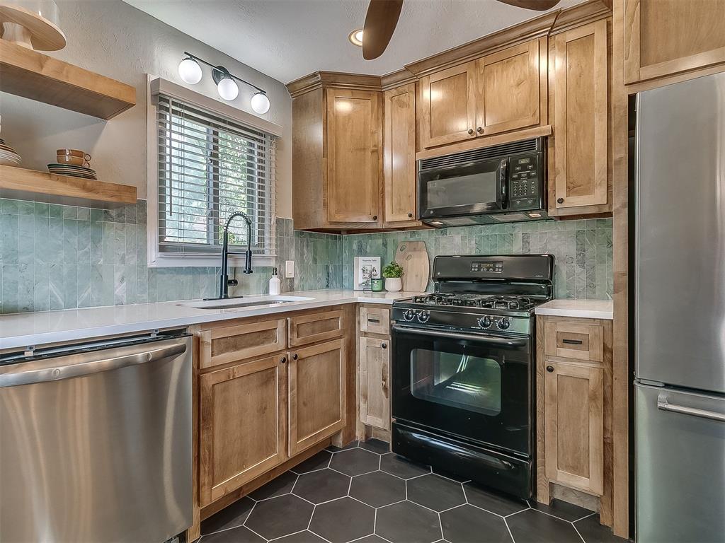 3020 W Fairfield Avenue Property Photo 11