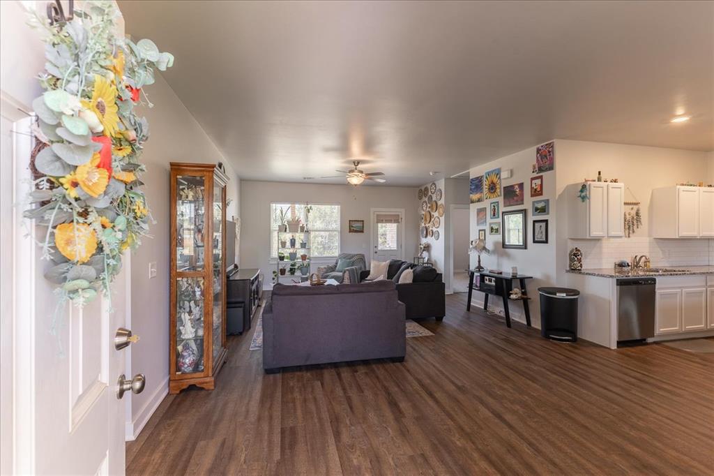 504 Evergreen Way Property Photo 4