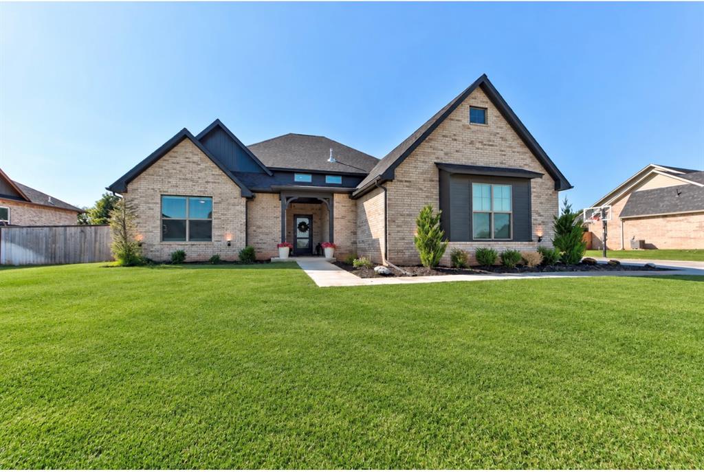10121 Oakwood Drive Property Photo 1