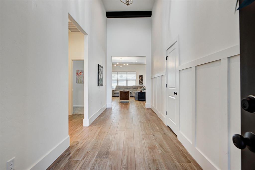 10121 Oakwood Drive Property Photo 4