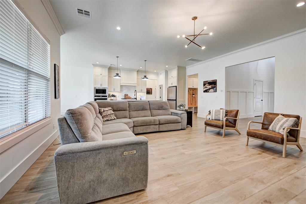 10121 Oakwood Drive Property Photo 10