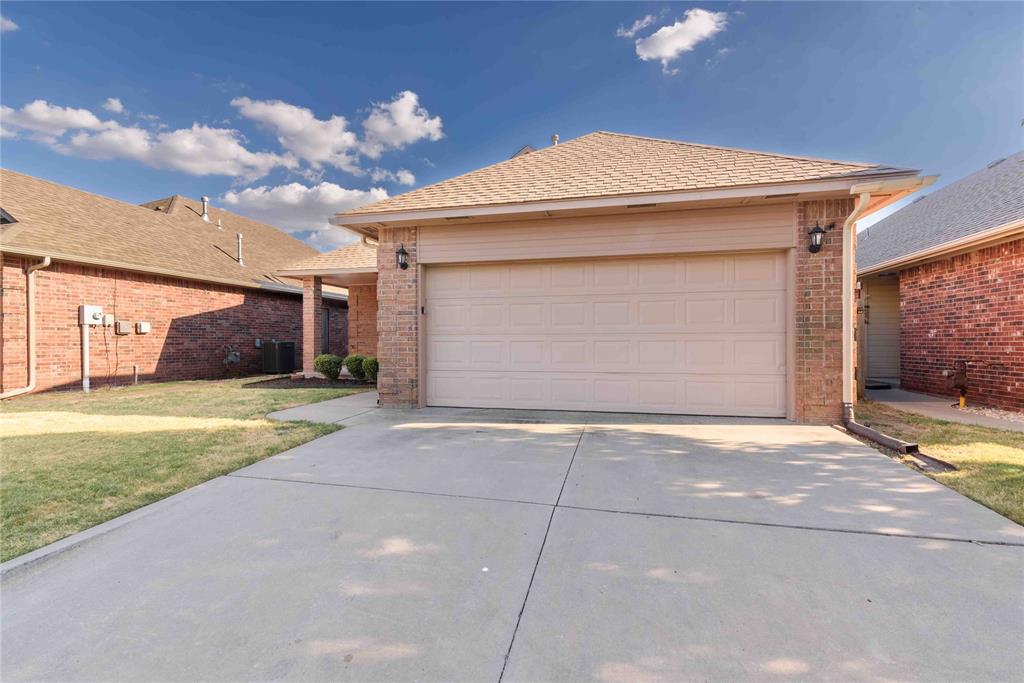 520 Sw 123rd Place Property Photo 2