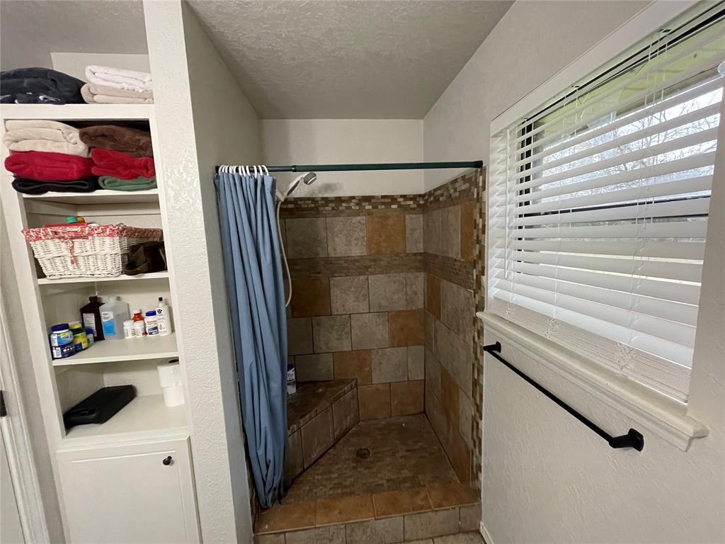 520 Adams Street Property Photo 25