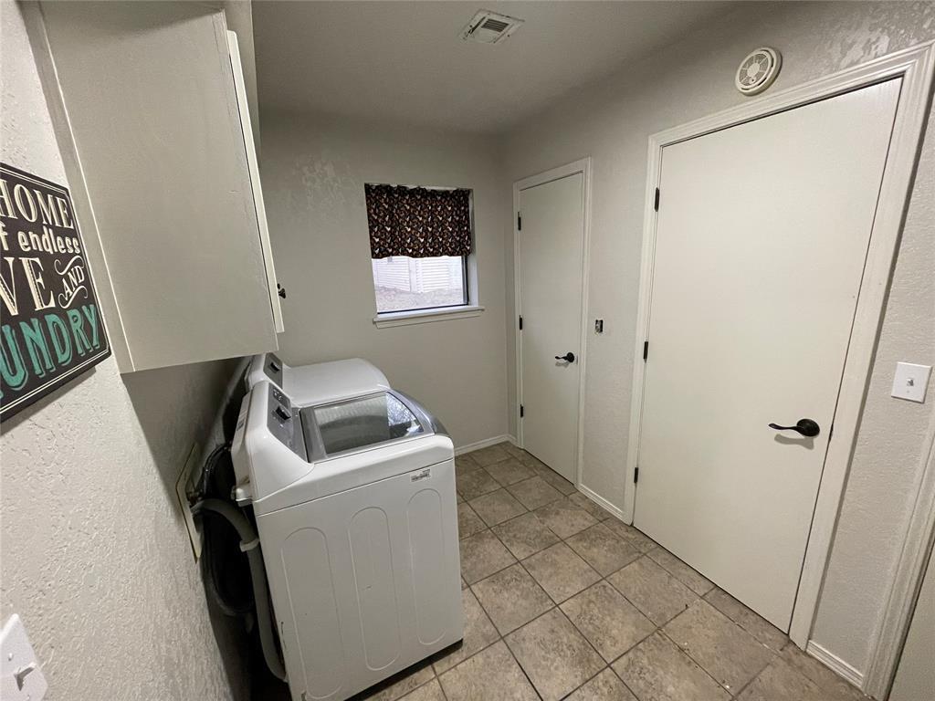 520 Adams Street Property Photo 26