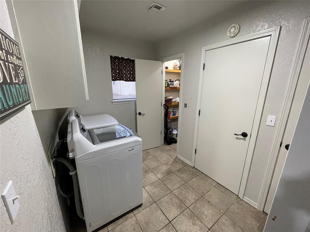 520 Adams Street Property Photo 27