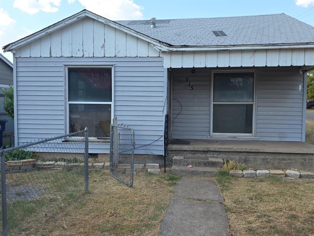 215 E Spruce Avenue Property Photo 1