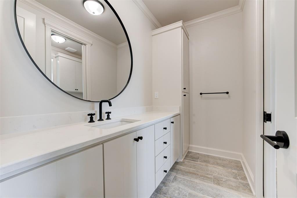2811 Guilford Lane Property Photo 39