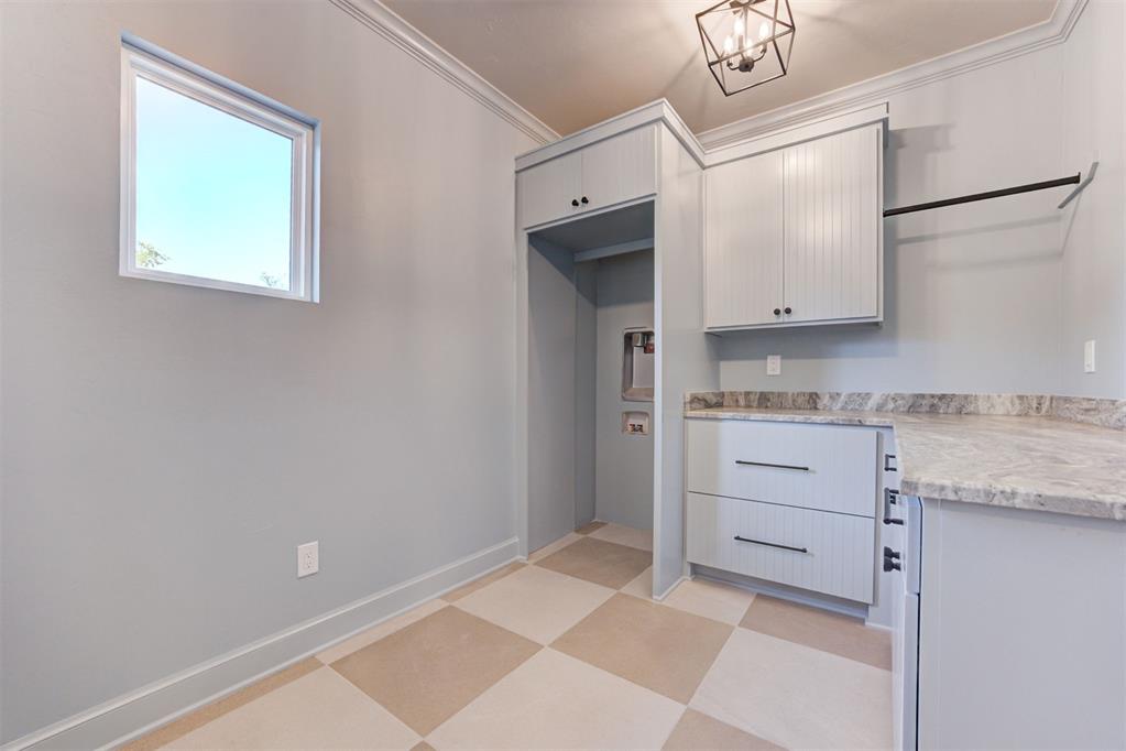 2811 Guilford Lane Property Photo 42