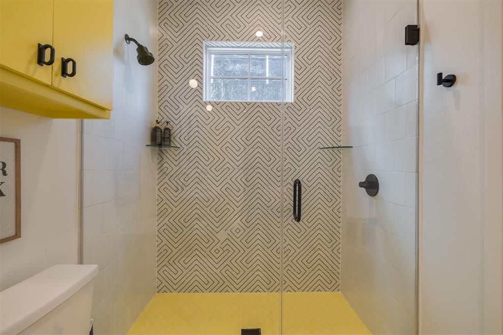 225 W 1st Street 112 Property Photo 30