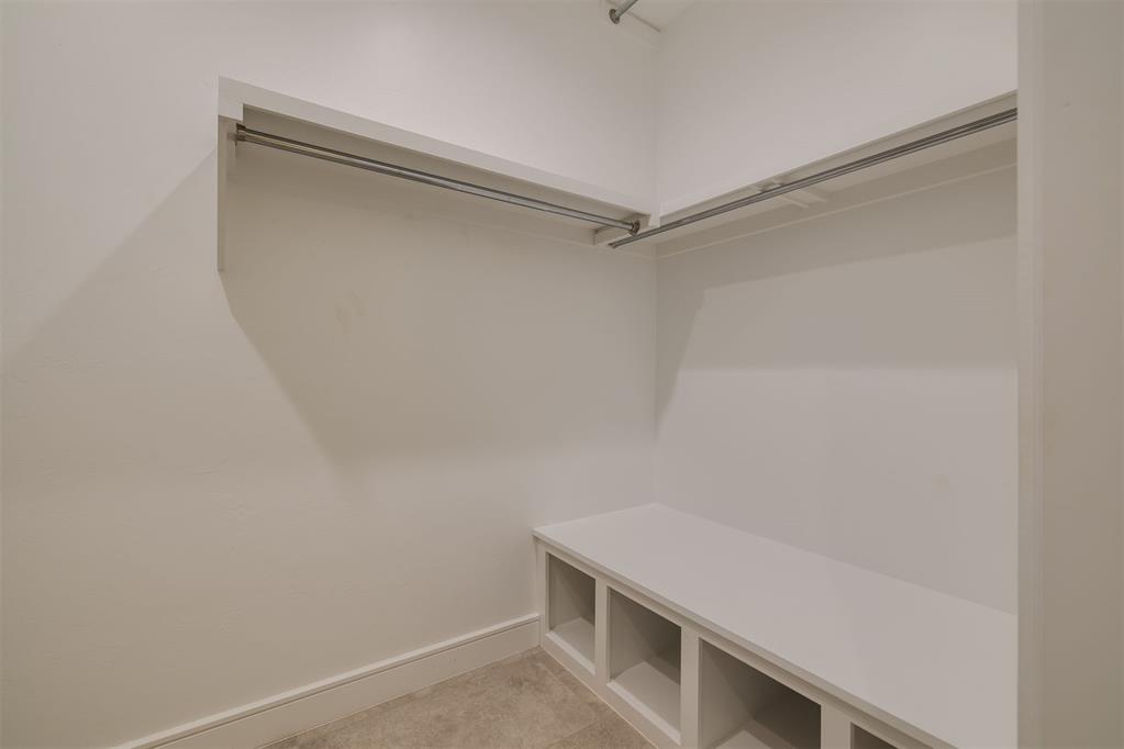 225 W 1st Street 112 Property Photo 32