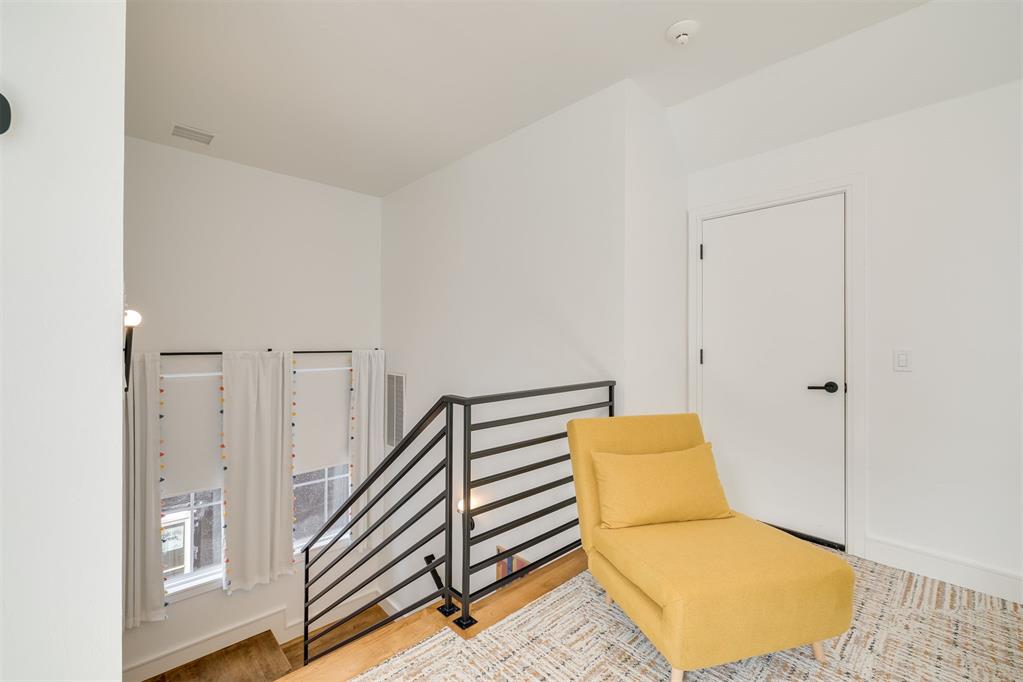 225 W 1st Street 112 Property Photo 36