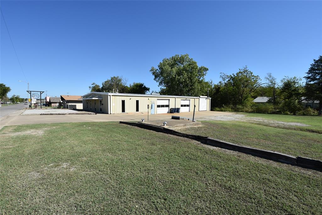 610 N Main Street Property Photo 4
