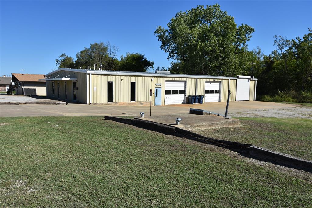 610 N Main Street Property Photo 5