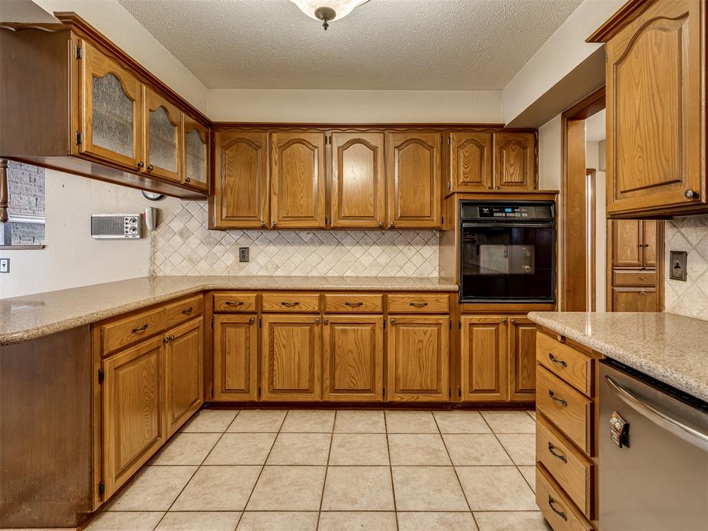 8708 S Charlotte Drive Property Photo 7