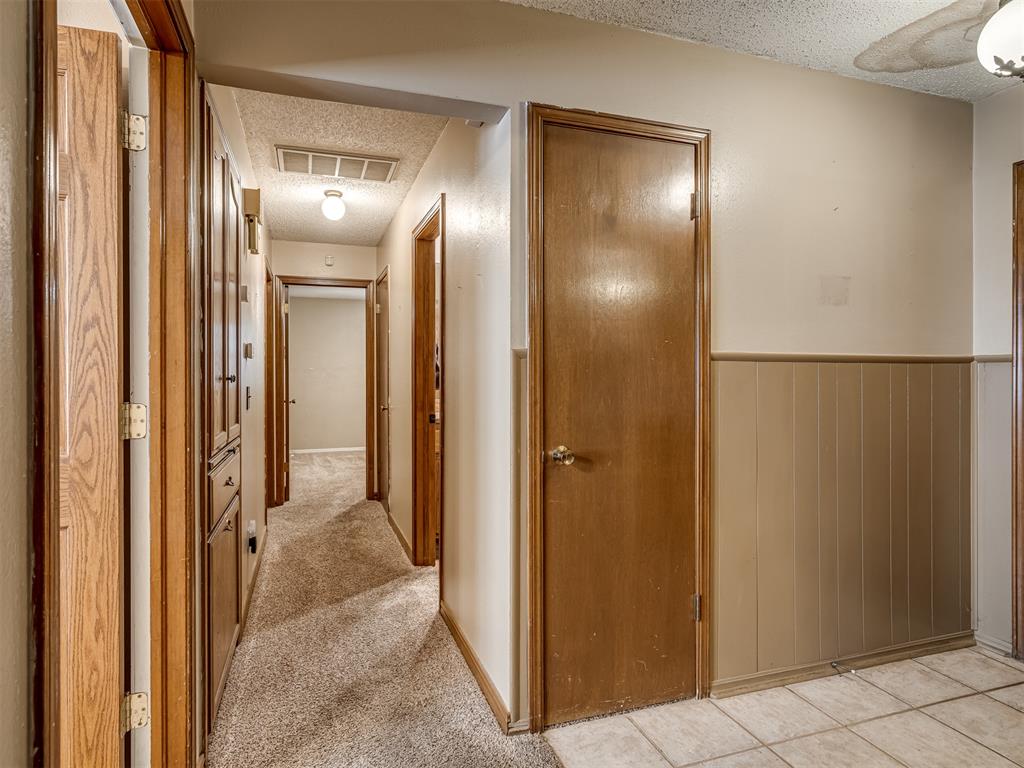 8708 S Charlotte Drive Property Photo 16