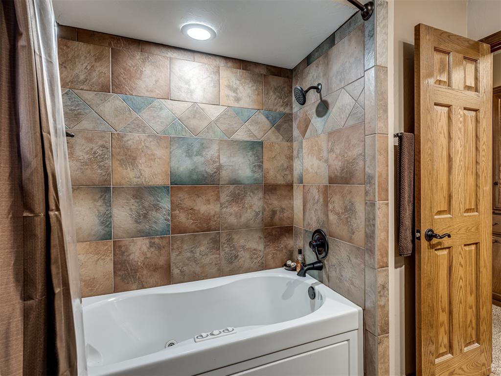 8708 S Charlotte Drive Property Photo 25