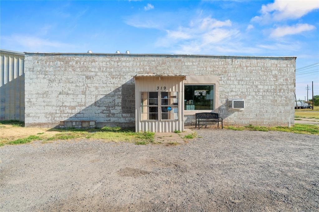 319 E Main Street Property Photo 1