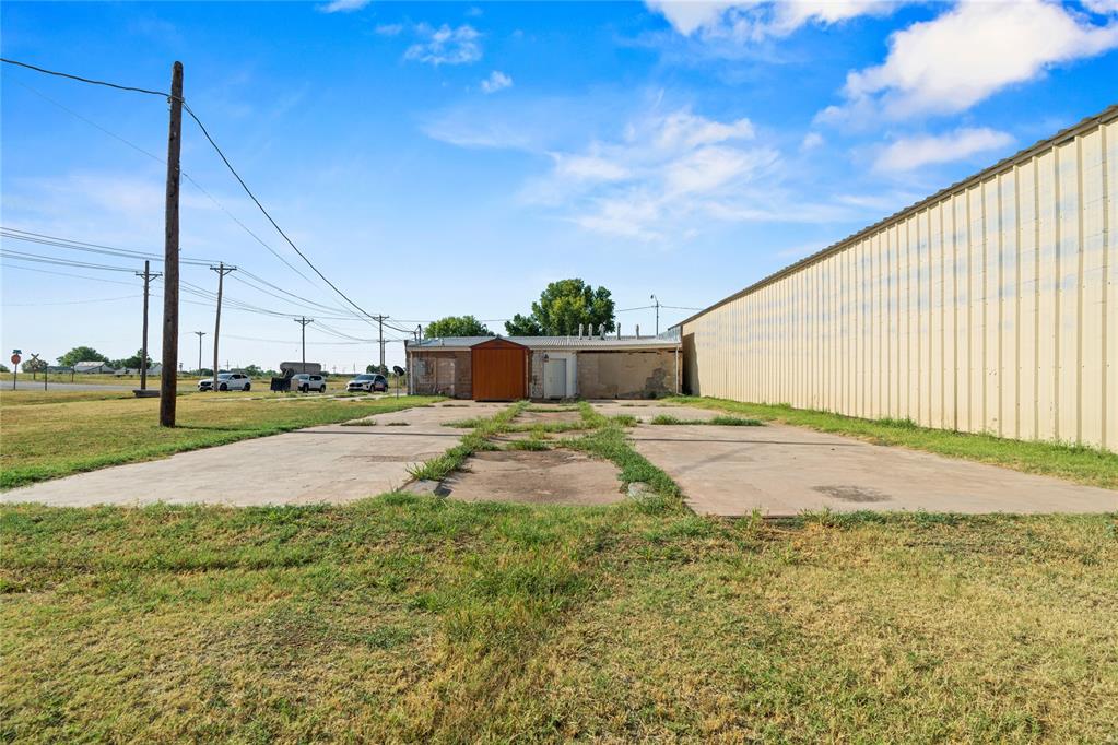 319 E Main Street Property Photo 16