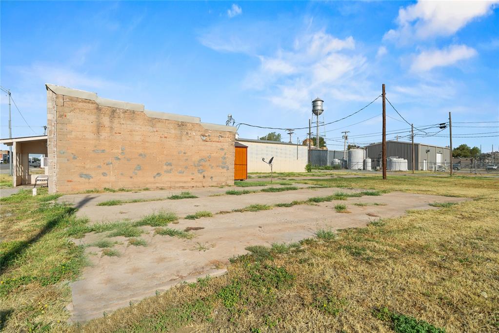 319 E Main Street Property Photo 18