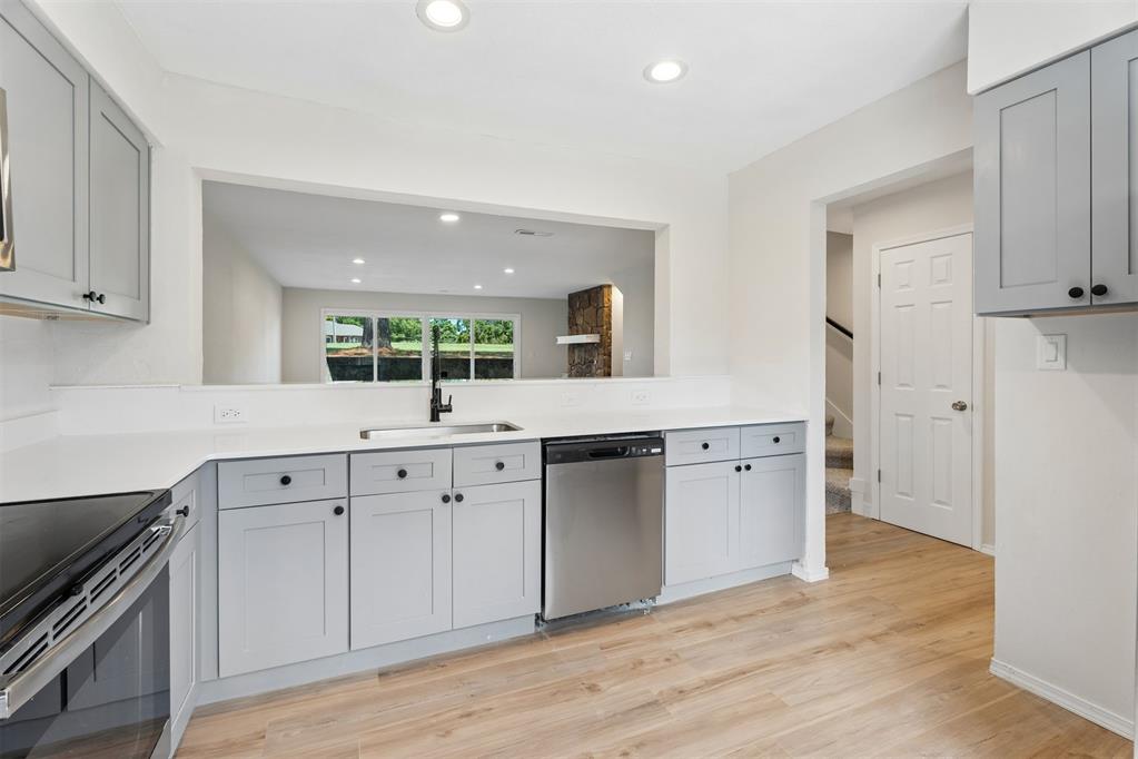 7010 Lakeshore Drive Property Photo 9